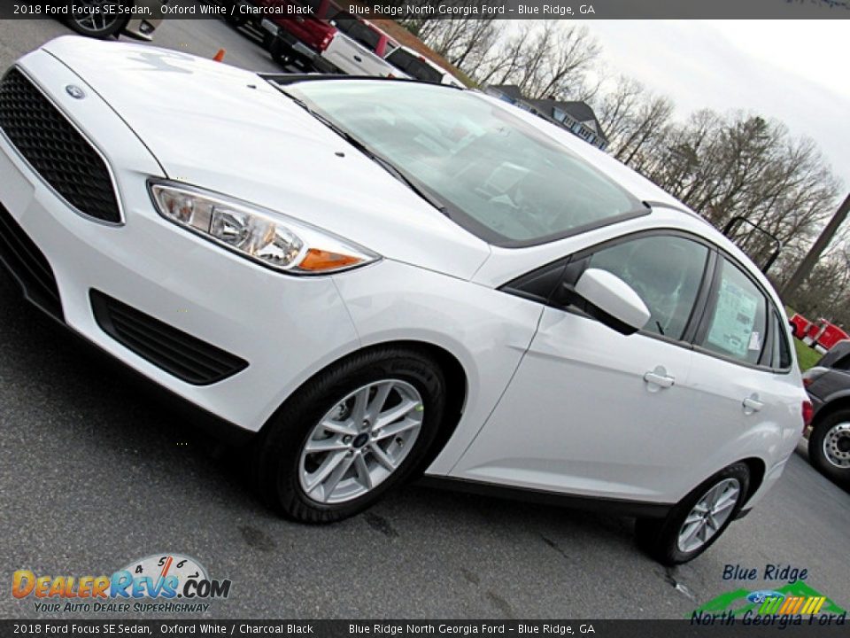 2018 Ford Focus SE Sedan Oxford White / Charcoal Black Photo #29