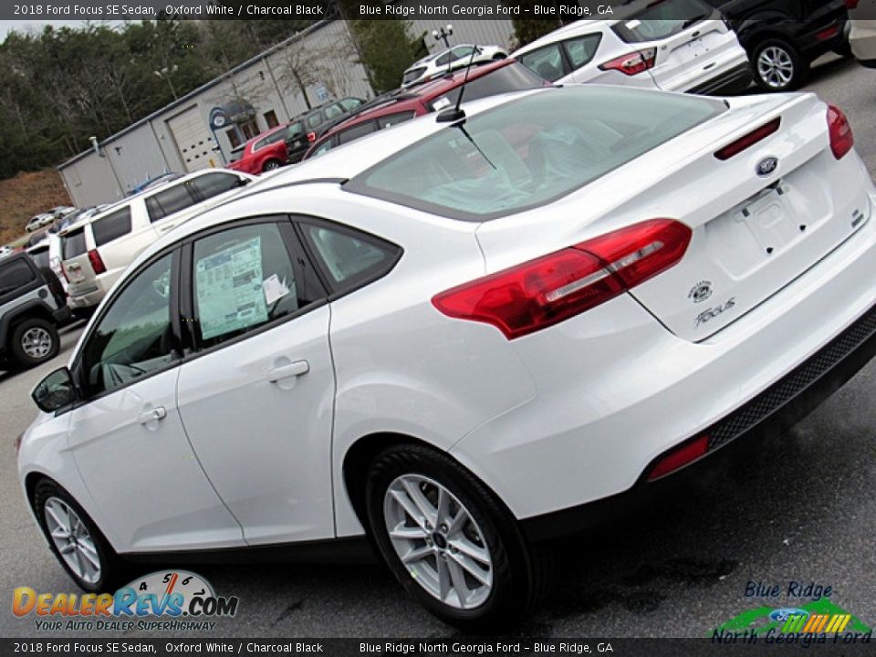 2018 Ford Focus SE Sedan Oxford White / Charcoal Black Photo #32