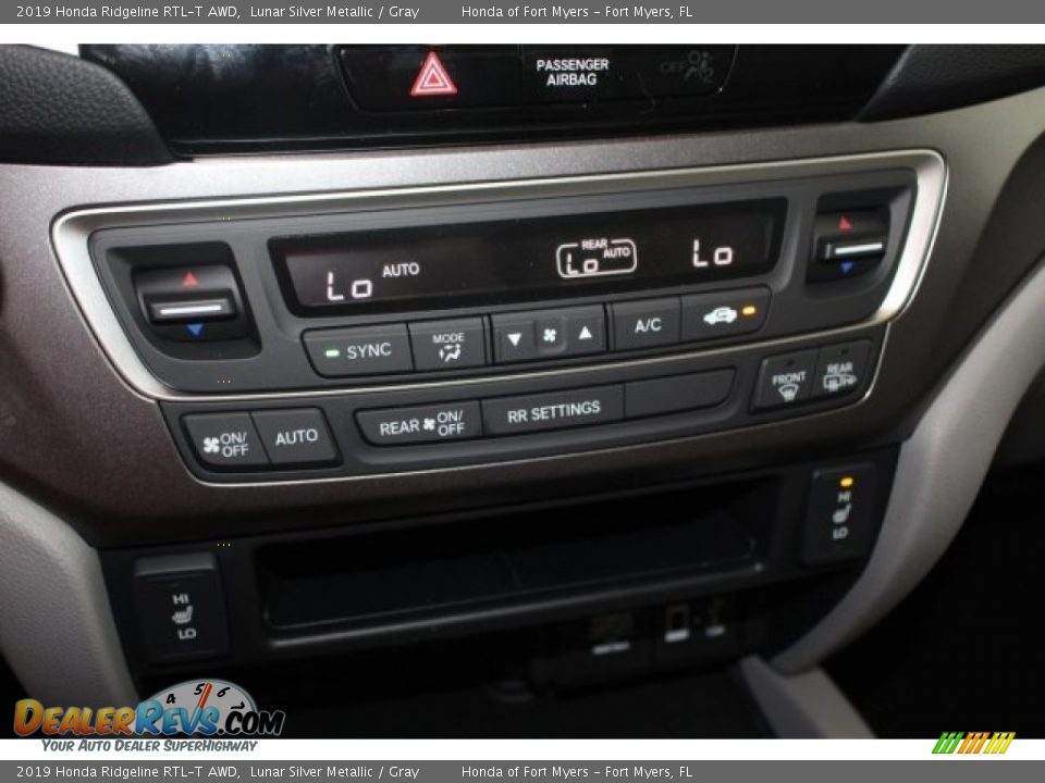 Controls of 2019 Honda Ridgeline RTL-T AWD Photo #30