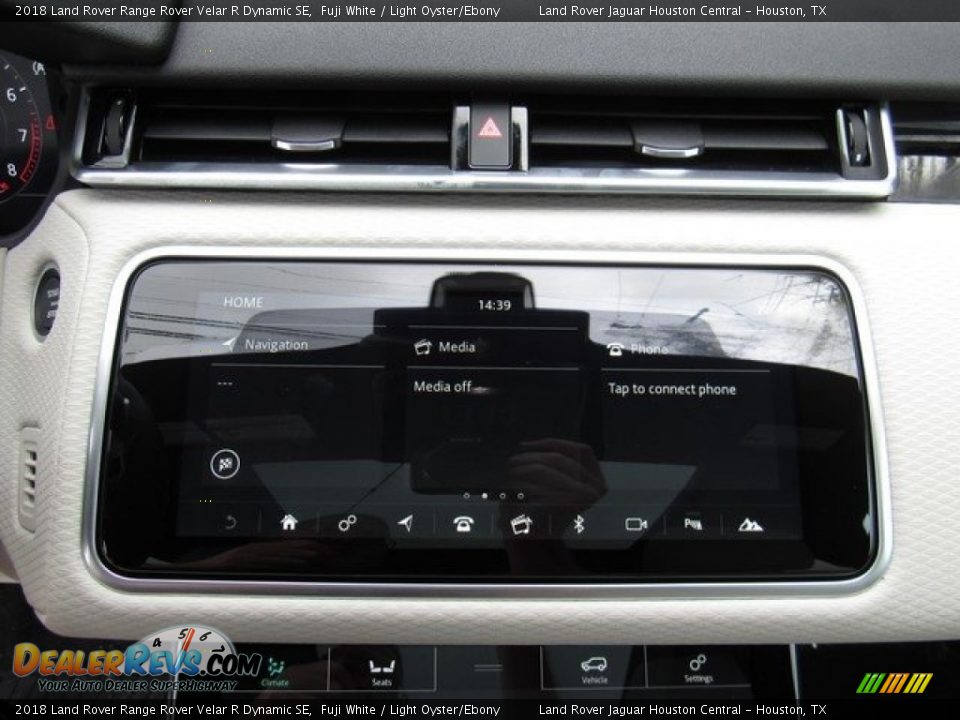 2018 Land Rover Range Rover Velar R Dynamic SE Fuji White / Light Oyster/Ebony Photo #30