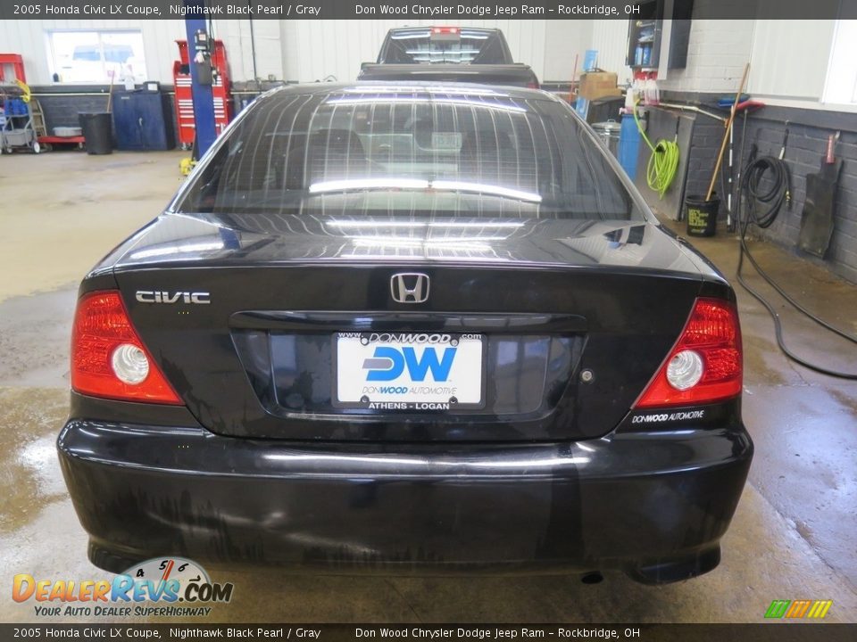 2005 Honda Civic LX Coupe Nighthawk Black Pearl / Gray Photo #10