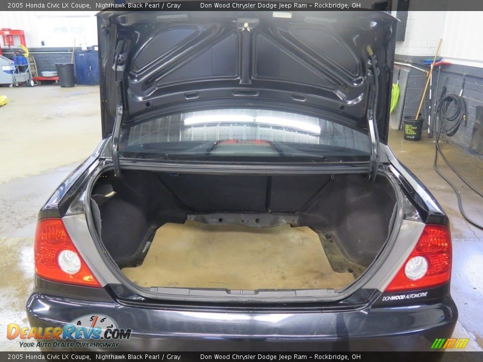 2005 Honda Civic LX Coupe Nighthawk Black Pearl / Gray Photo #26
