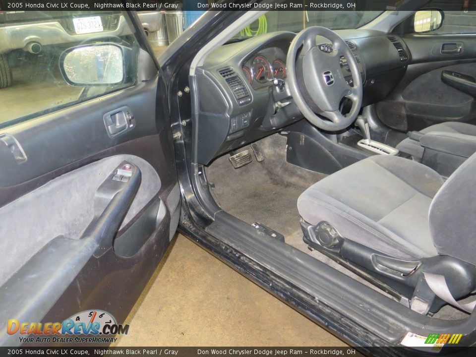 2005 Honda Civic LX Coupe Nighthawk Black Pearl / Gray Photo #29