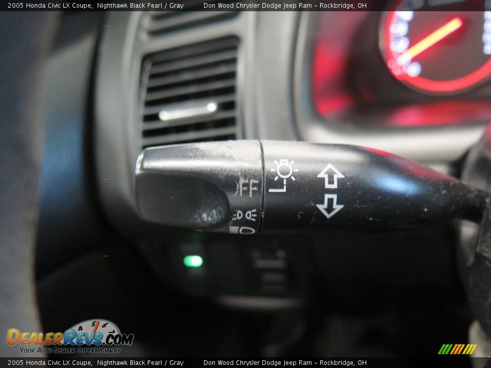 2005 Honda Civic LX Coupe Nighthawk Black Pearl / Gray Photo #32