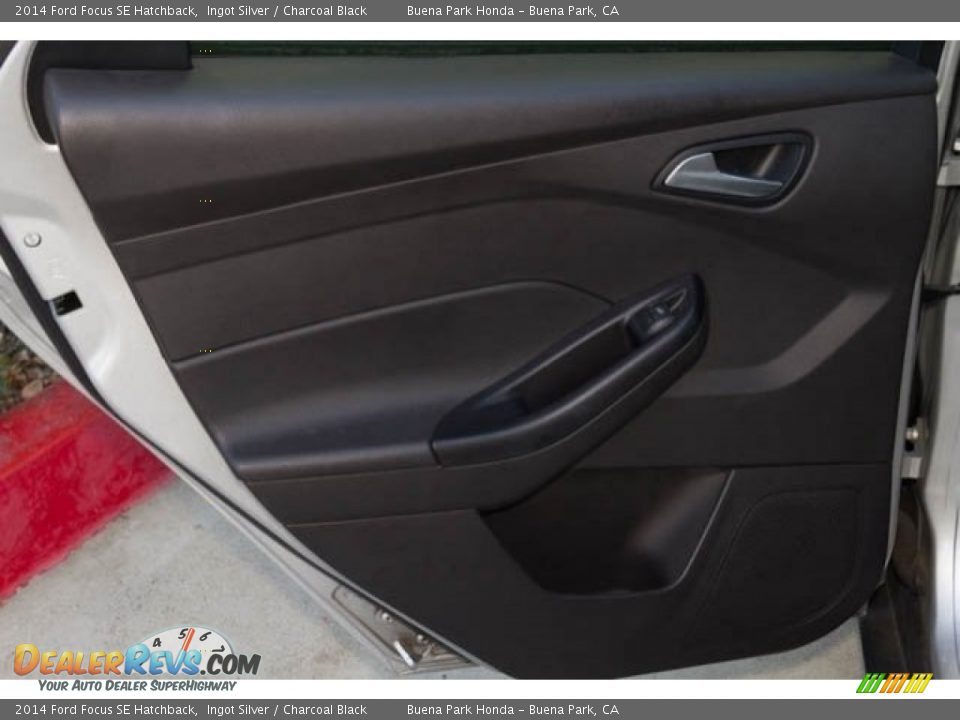 2014 Ford Focus SE Hatchback Ingot Silver / Charcoal Black Photo #26