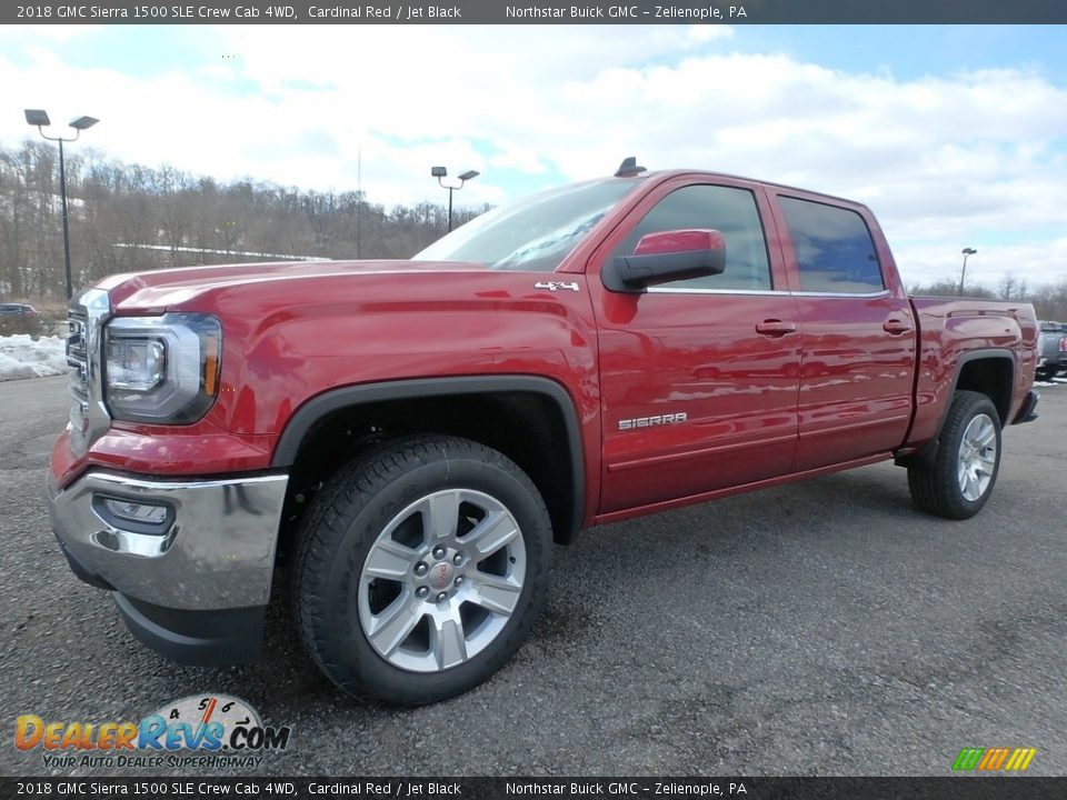 Front 3/4 View of 2018 GMC Sierra 1500 SLE Crew Cab 4WD Photo #1
