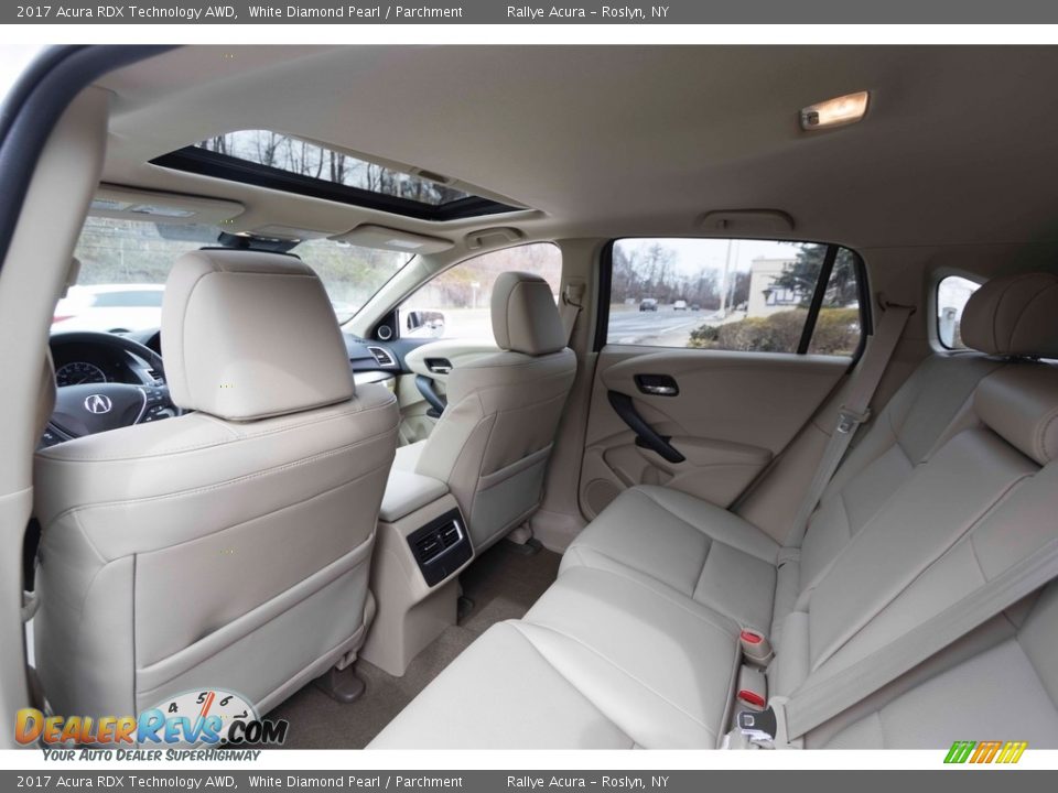2017 Acura RDX Technology AWD White Diamond Pearl / Parchment Photo #30