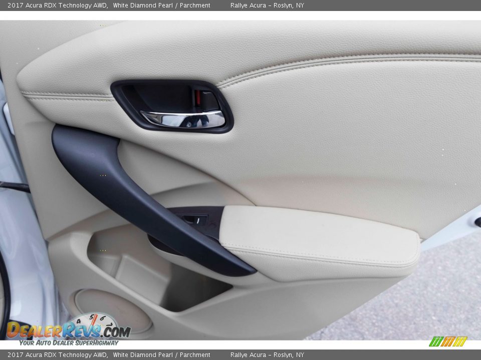 2017 Acura RDX Technology AWD White Diamond Pearl / Parchment Photo #32