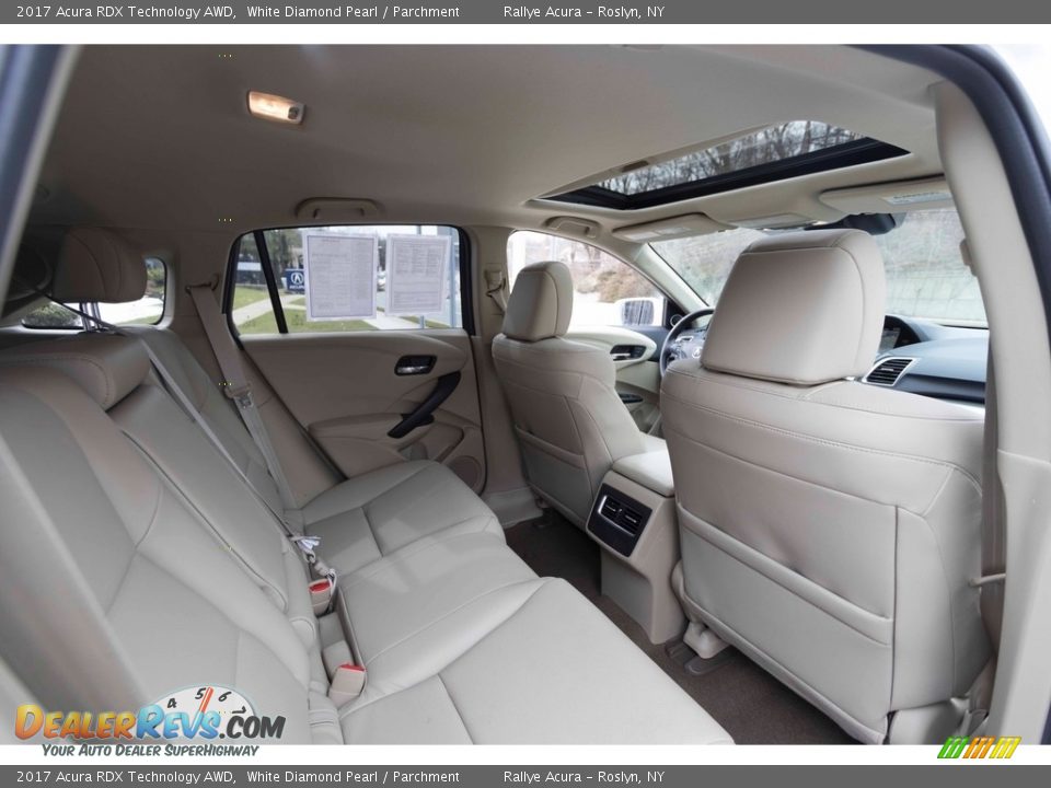 2017 Acura RDX Technology AWD White Diamond Pearl / Parchment Photo #33