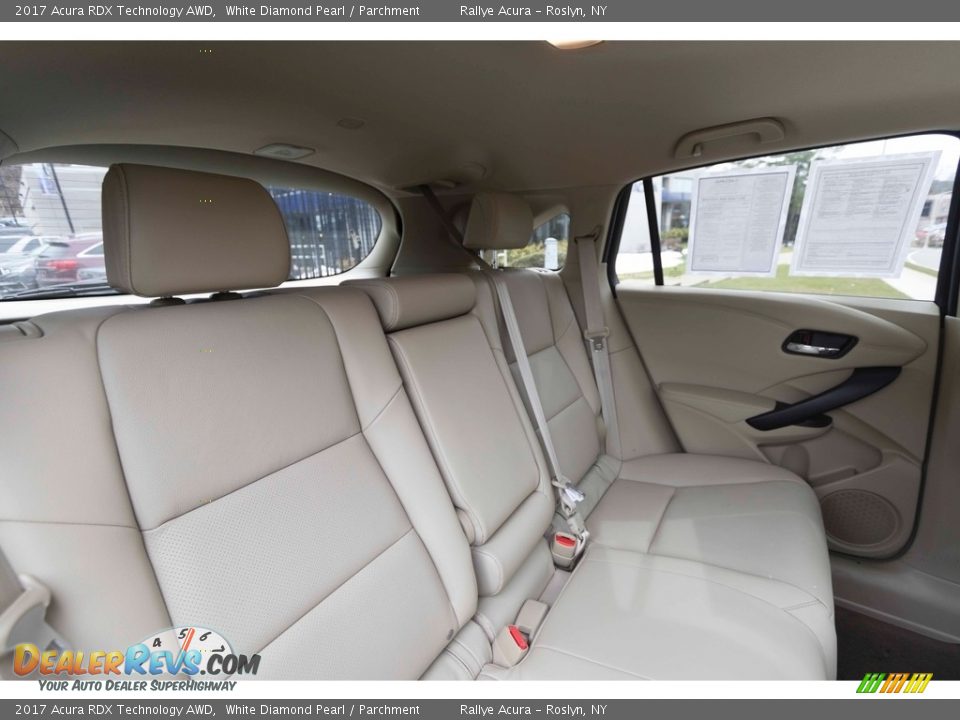 2017 Acura RDX Technology AWD White Diamond Pearl / Parchment Photo #34