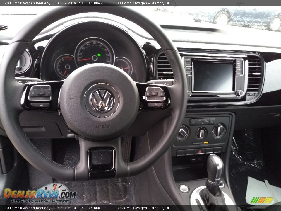 Dashboard of 2018 Volkswagen Beetle S Photo #4