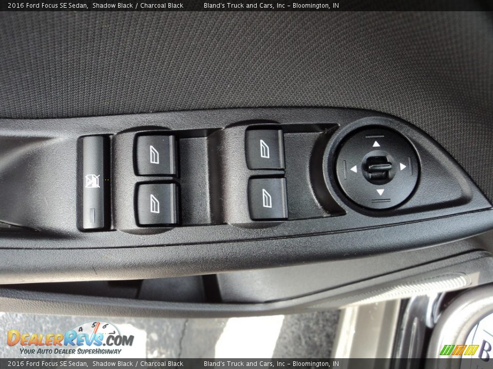 2016 Ford Focus SE Sedan Shadow Black / Charcoal Black Photo #9