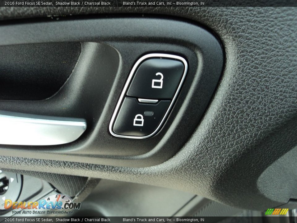2016 Ford Focus SE Sedan Shadow Black / Charcoal Black Photo #10