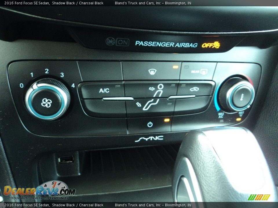 2016 Ford Focus SE Sedan Shadow Black / Charcoal Black Photo #21