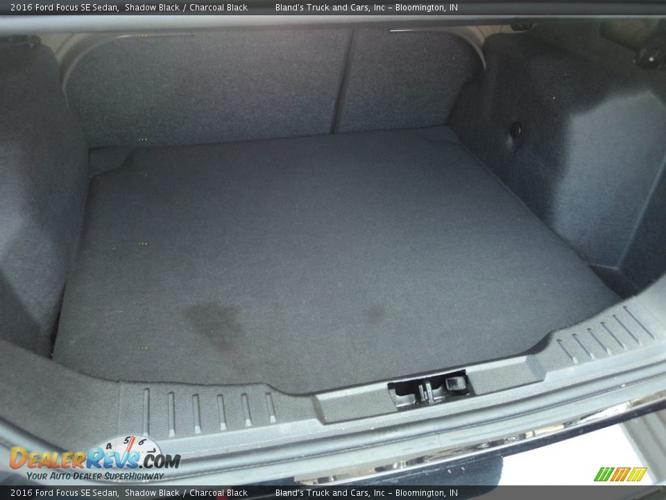 2016 Ford Focus SE Sedan Shadow Black / Charcoal Black Photo #29