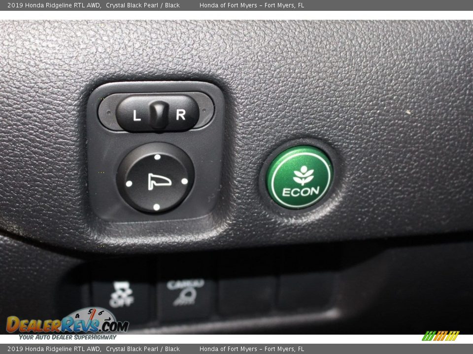 Controls of 2019 Honda Ridgeline RTL AWD Photo #23