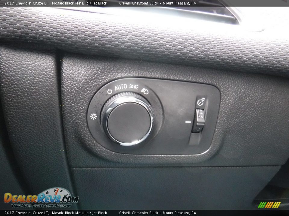 2017 Chevrolet Cruze LT Mosaic Black Metallic / Jet Black Photo #28
