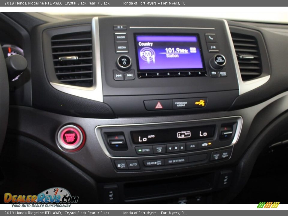 Controls of 2019 Honda Ridgeline RTL AWD Photo #27
