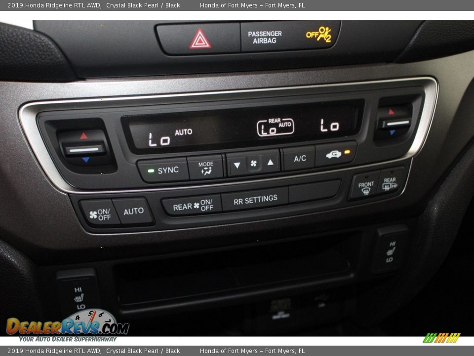 Controls of 2019 Honda Ridgeline RTL AWD Photo #32