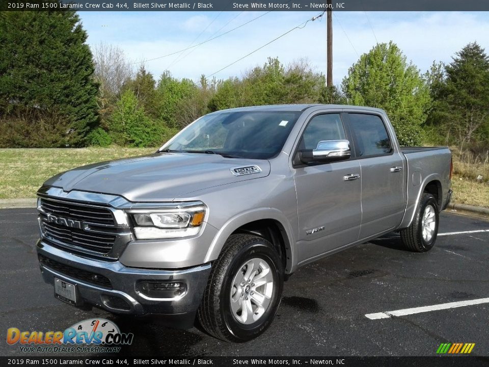 Front 3/4 View of 2019 Ram 1500 Laramie Crew Cab 4x4 Photo #2