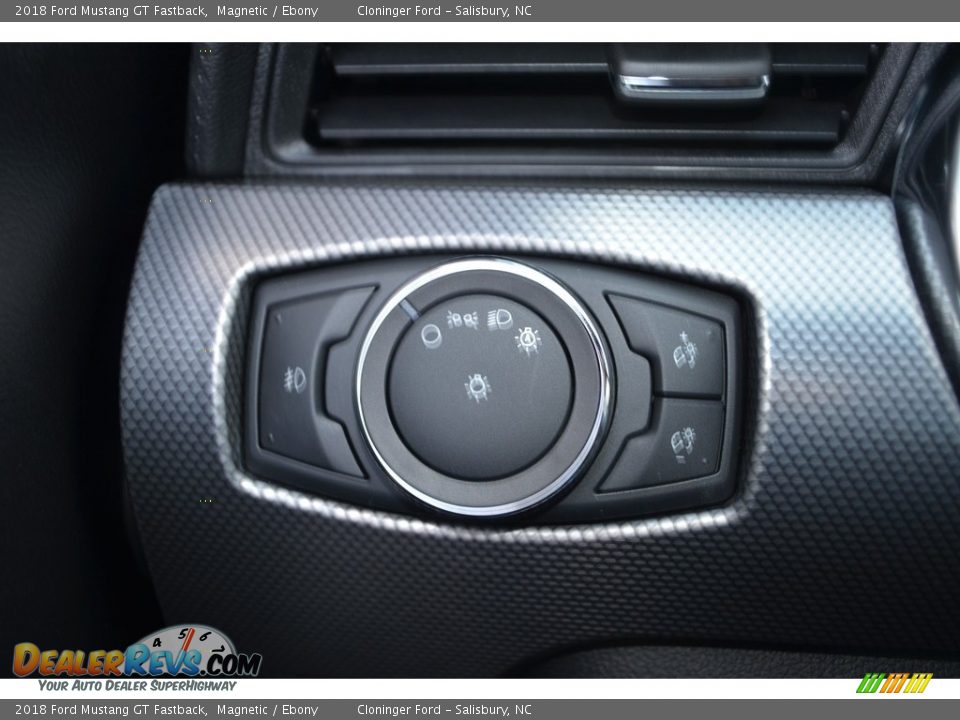 Controls of 2018 Ford Mustang GT Fastback Photo #13