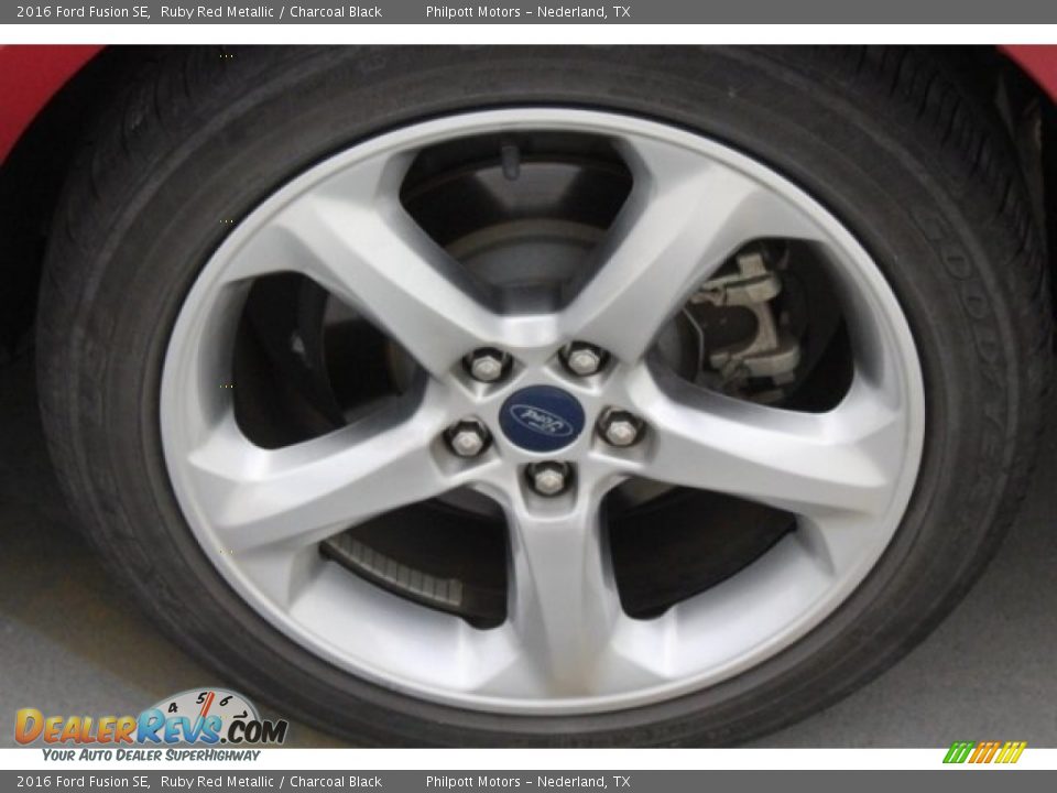 2016 Ford Fusion SE Ruby Red Metallic / Charcoal Black Photo #5