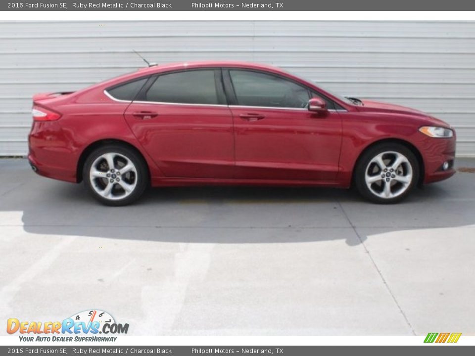 2016 Ford Fusion SE Ruby Red Metallic / Charcoal Black Photo #10