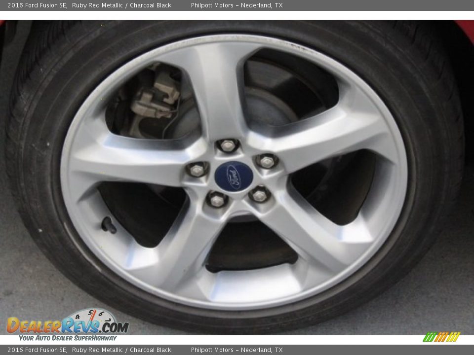 2016 Ford Fusion SE Ruby Red Metallic / Charcoal Black Photo #11