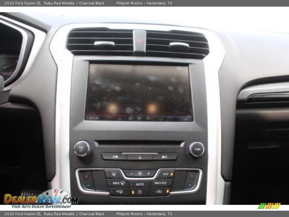 2016 Ford Fusion SE Ruby Red Metallic / Charcoal Black Photo #18