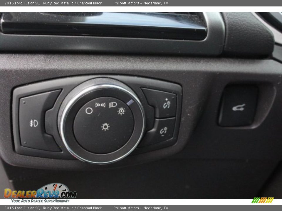2016 Ford Fusion SE Ruby Red Metallic / Charcoal Black Photo #24