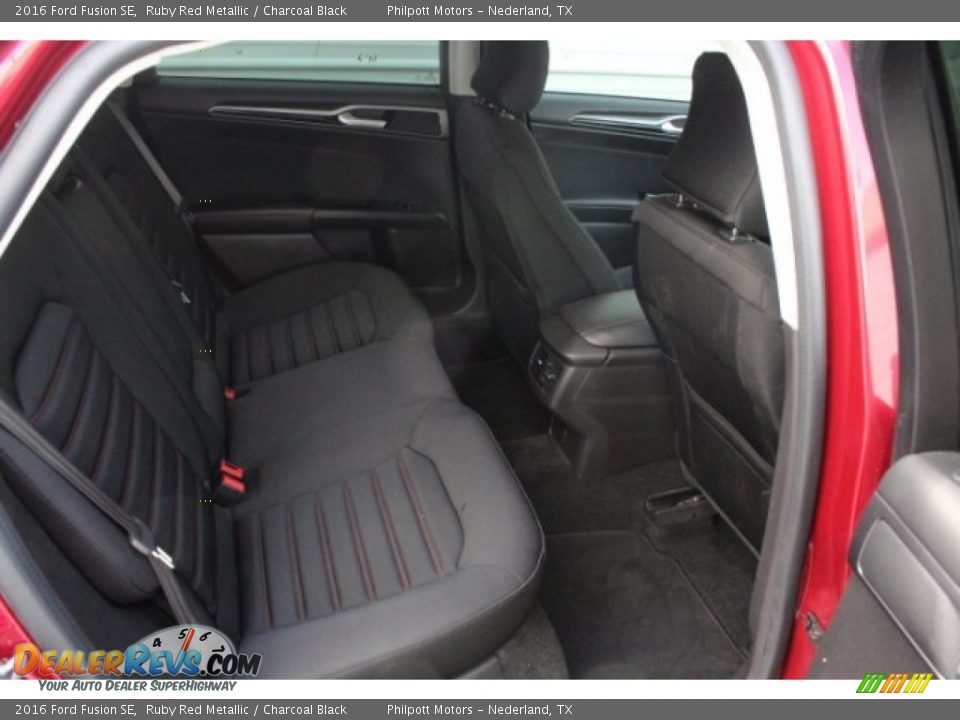 2016 Ford Fusion SE Ruby Red Metallic / Charcoal Black Photo #30