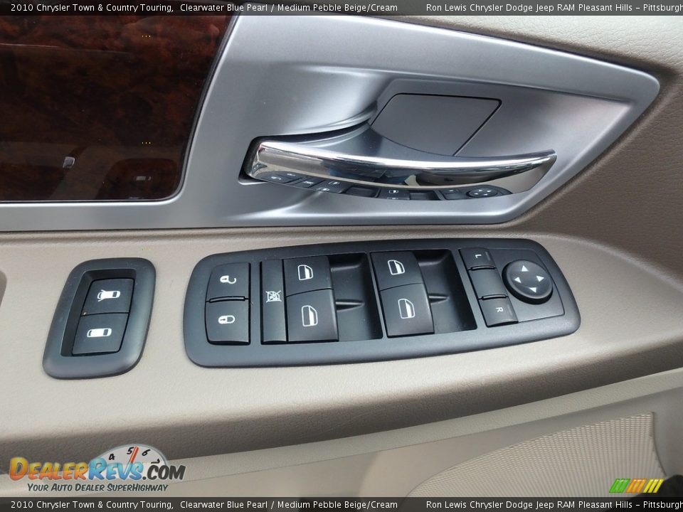 2010 Chrysler Town & Country Touring Clearwater Blue Pearl / Medium Pebble Beige/Cream Photo #16