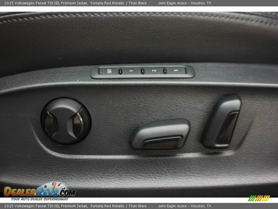 2015 Volkswagen Passat TDI SEL Premium Sedan Fortana Red Metallic / Titan Black Photo #17