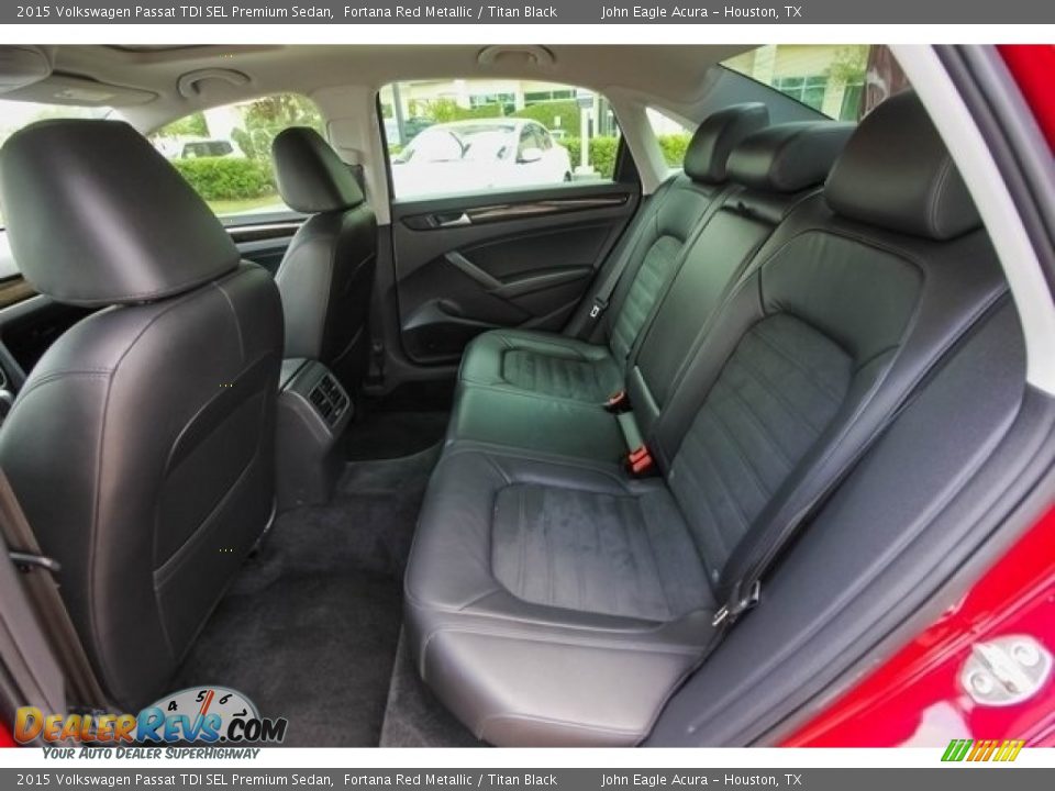 2015 Volkswagen Passat TDI SEL Premium Sedan Fortana Red Metallic / Titan Black Photo #21