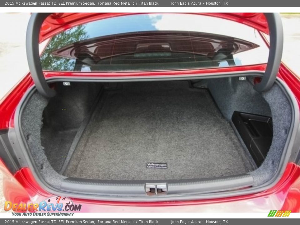 2015 Volkswagen Passat TDI SEL Premium Sedan Fortana Red Metallic / Titan Black Photo #22
