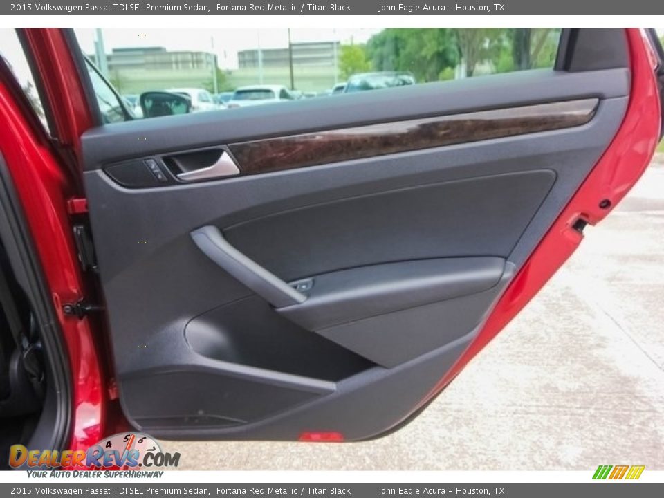 2015 Volkswagen Passat TDI SEL Premium Sedan Fortana Red Metallic / Titan Black Photo #23