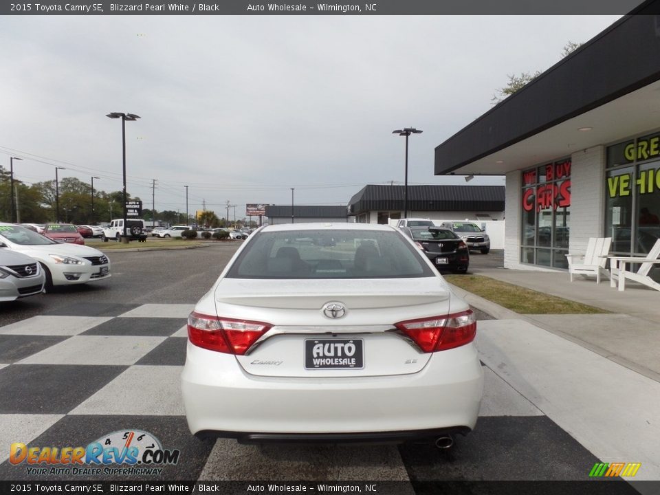2015 Toyota Camry SE Blizzard Pearl White / Black Photo #4