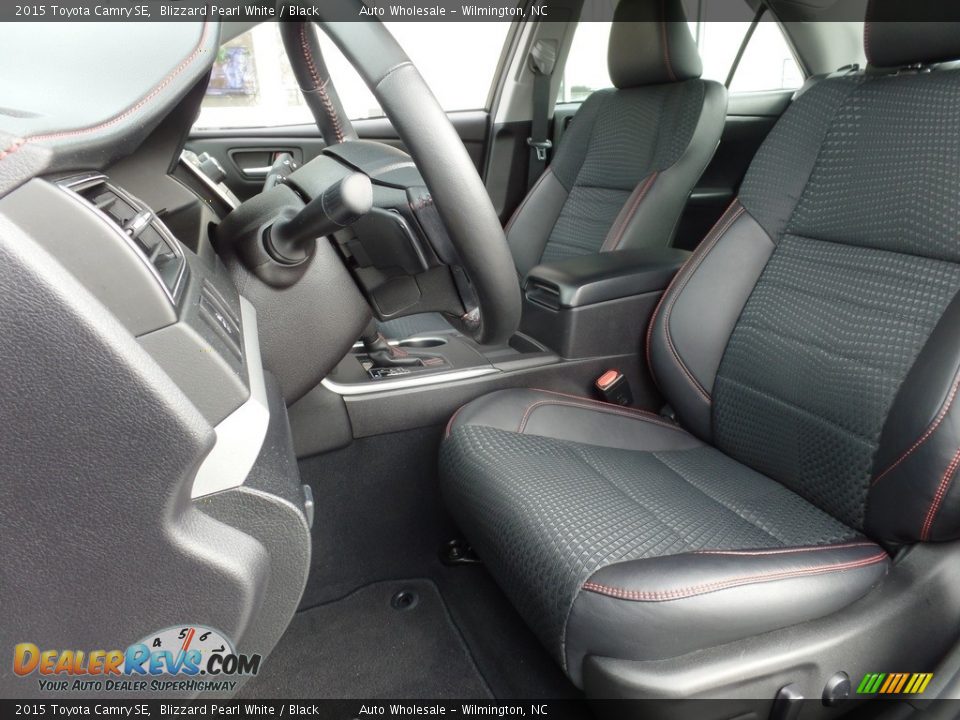 2015 Toyota Camry SE Blizzard Pearl White / Black Photo #10
