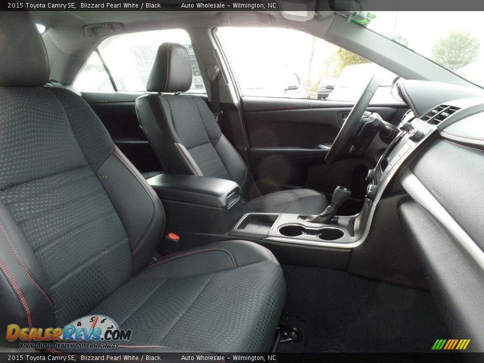 2015 Toyota Camry SE Blizzard Pearl White / Black Photo #12
