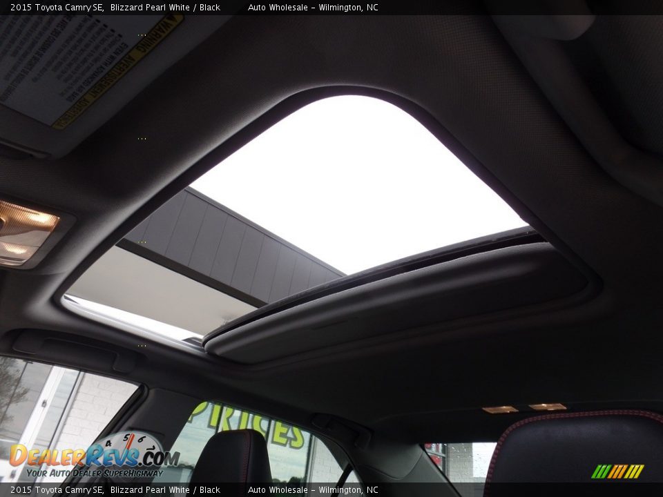 2015 Toyota Camry SE Blizzard Pearl White / Black Photo #15