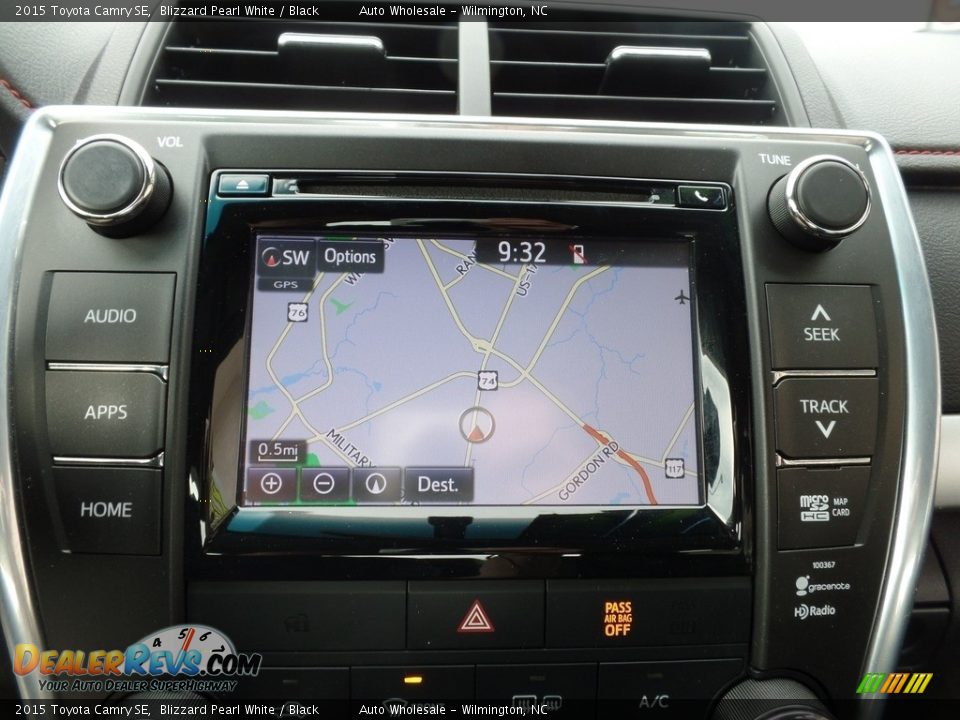 2015 Toyota Camry SE Blizzard Pearl White / Black Photo #17