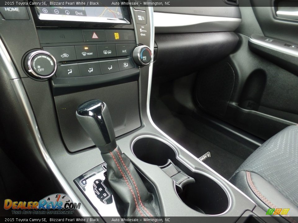 2015 Toyota Camry SE Blizzard Pearl White / Black Photo #20