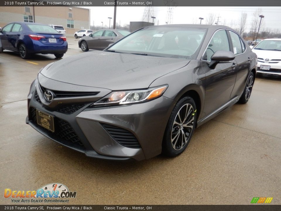 Front 3/4 View of 2018 Toyota Camry SE Photo #1