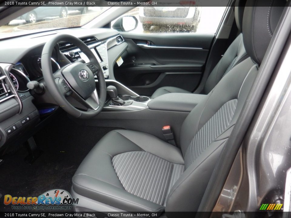 2018 Toyota Camry SE Predawn Gray Mica / Black Photo #3