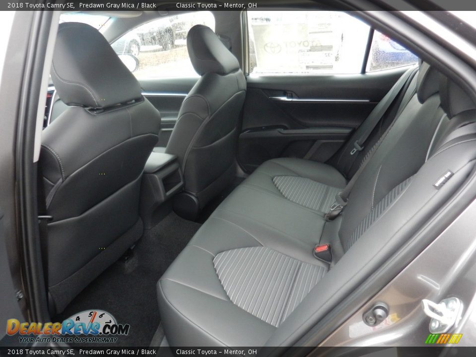 2018 Toyota Camry SE Predawn Gray Mica / Black Photo #4