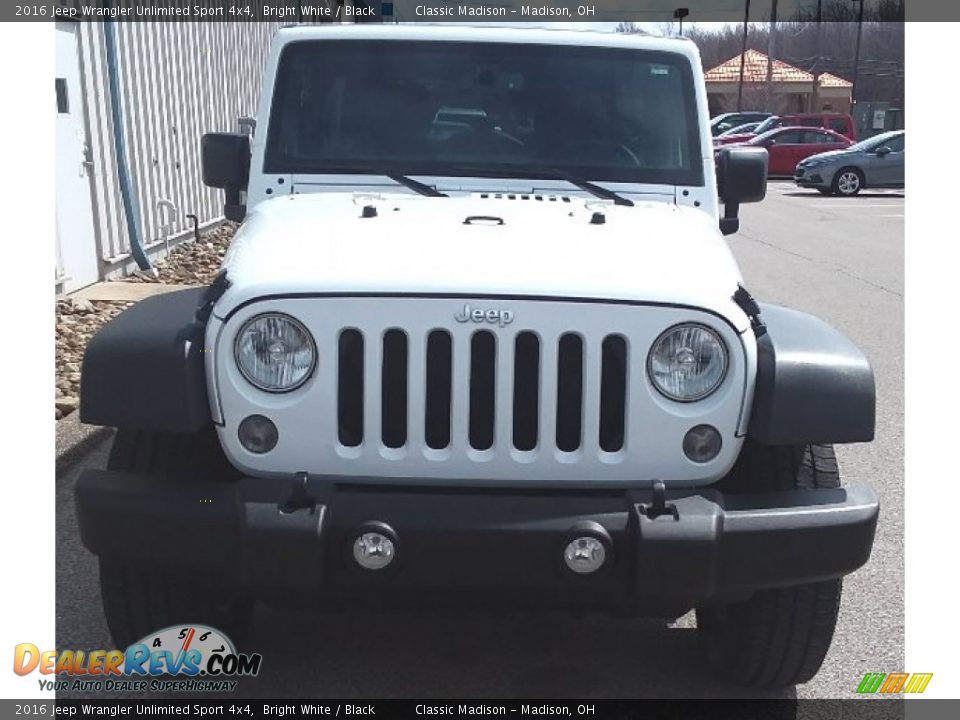 2016 Jeep Wrangler Unlimited Sport 4x4 Bright White / Black Photo #2