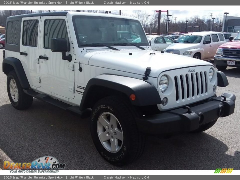 2016 Jeep Wrangler Unlimited Sport 4x4 Bright White / Black Photo #3