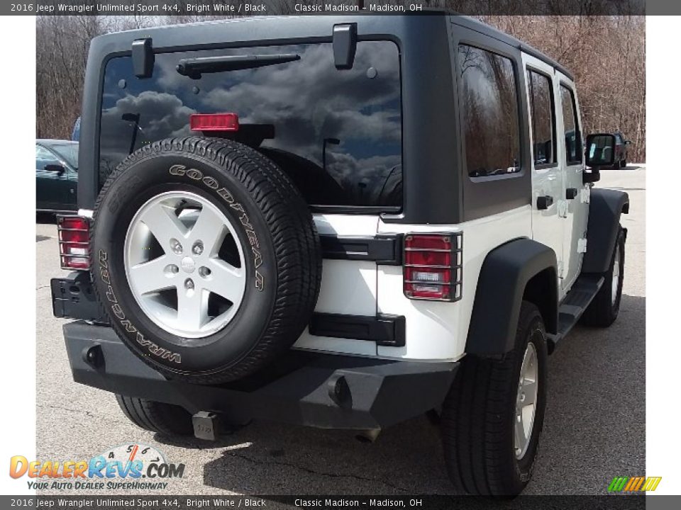 2016 Jeep Wrangler Unlimited Sport 4x4 Bright White / Black Photo #4