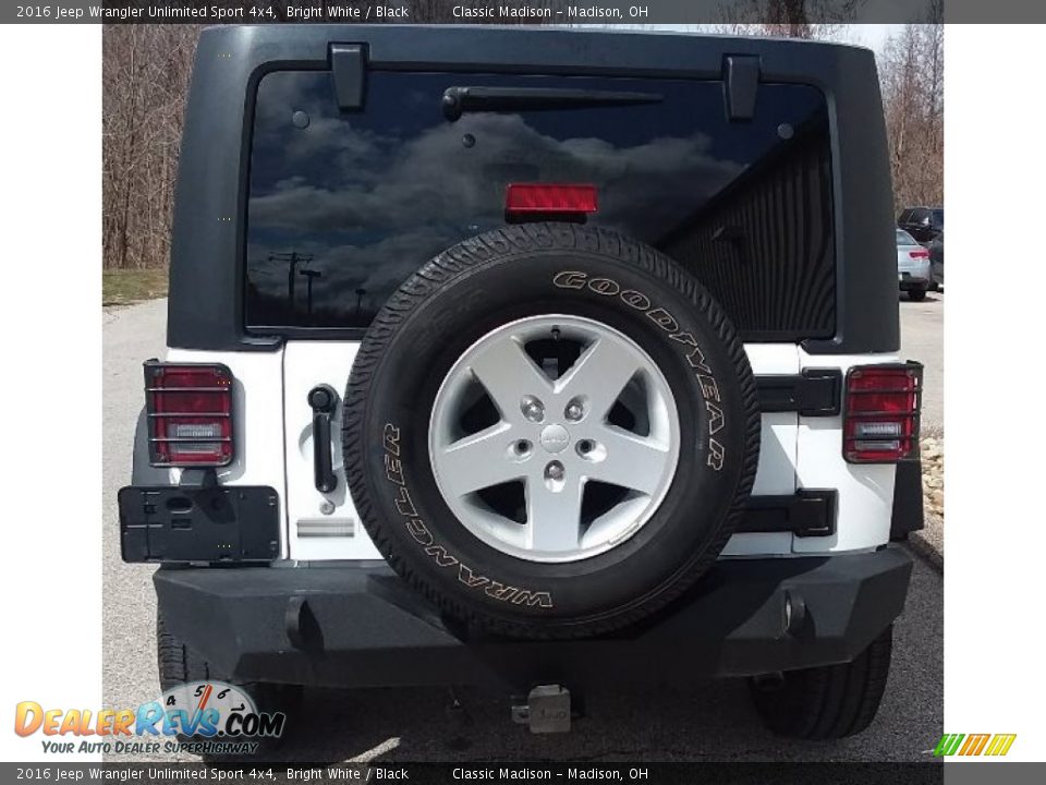 2016 Jeep Wrangler Unlimited Sport 4x4 Bright White / Black Photo #5