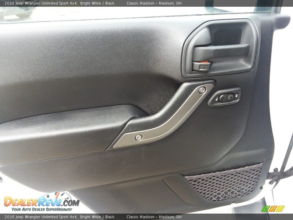 2016 Jeep Wrangler Unlimited Sport 4x4 Bright White / Black Photo #8